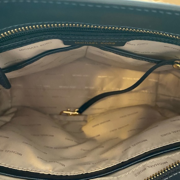 SOLD EUC  MK Michael Kors Signature Two-Tone Totebag - Picture 9 of 10